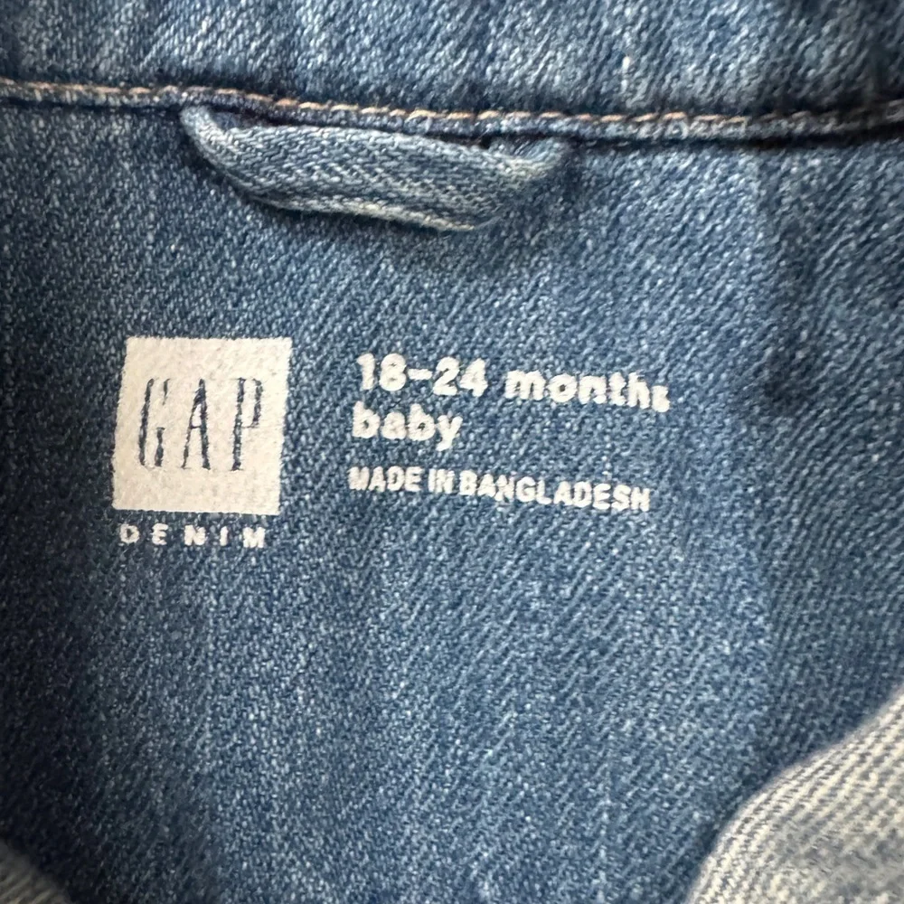 BABY GAP ~ BLUE DENIM JEAN JACKET ~ TODDLER 18 - 24 MONTHS Snap Closure